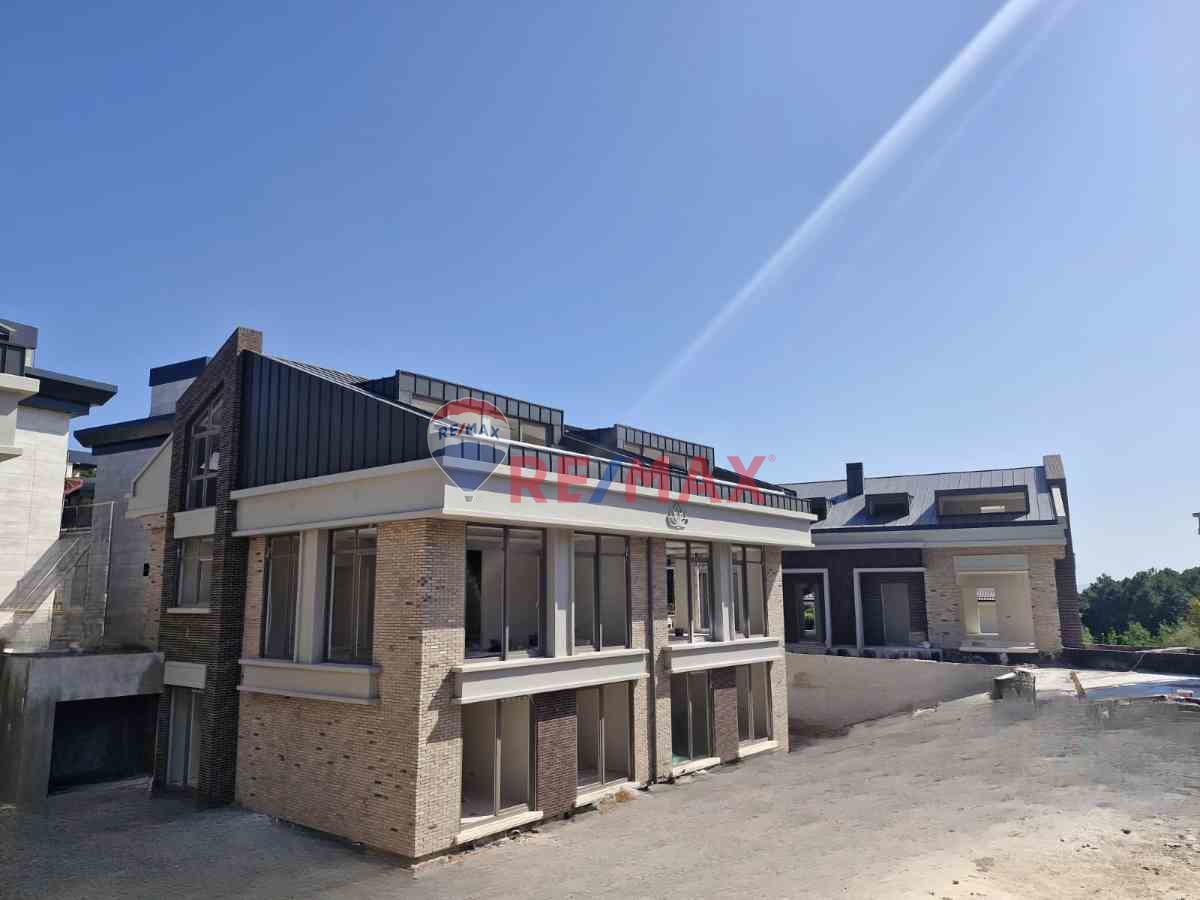 EVİNPARK ORMAN DA HAVUZLU, TERASLI VE KIŞ BAHÇELİ 8+1 LÜKS VİLLA