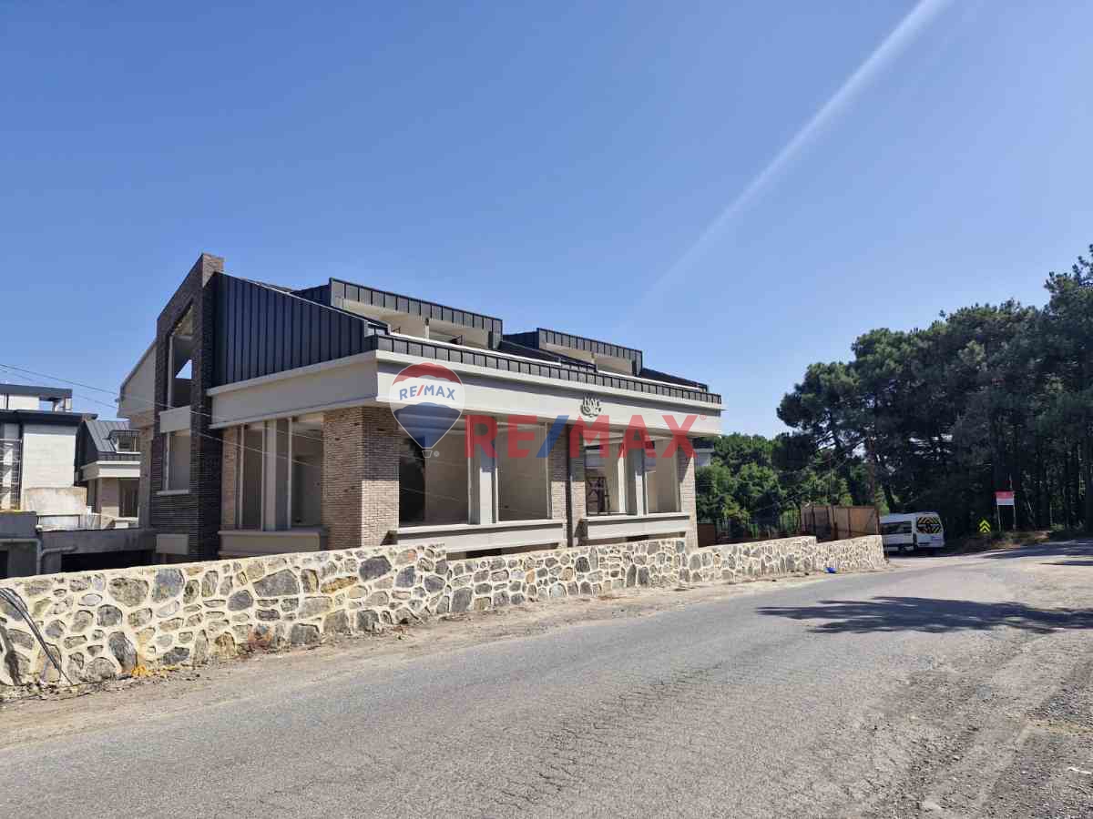 EVİNPARK ORMAN DA HAVUZLU, TERASLI VE KIŞ BAHÇELİ 8+1 LÜKS VİLLA