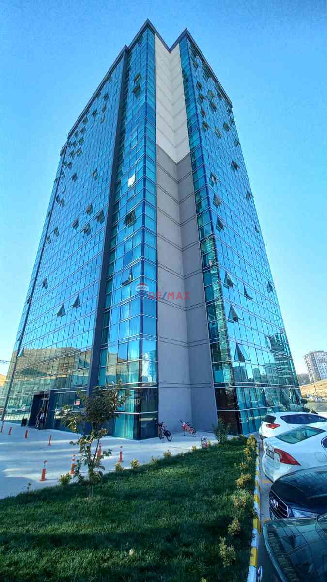 YAŞAMKENT'TE SİTEDE ÇİFT BANYOLU,BALKONLU 2+1