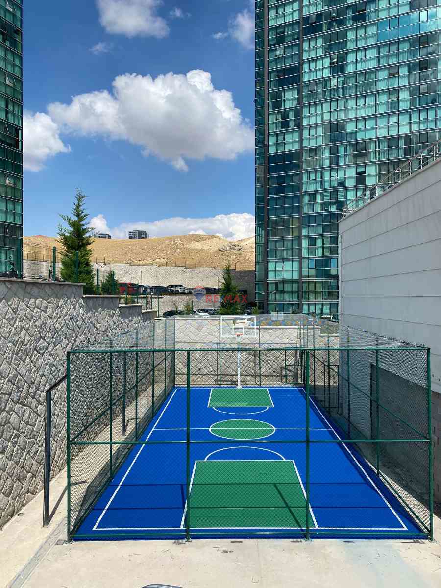 YAŞAMKENT'TE SİTEDE ÇİFT BANYOLU,BALKONLU 2+1