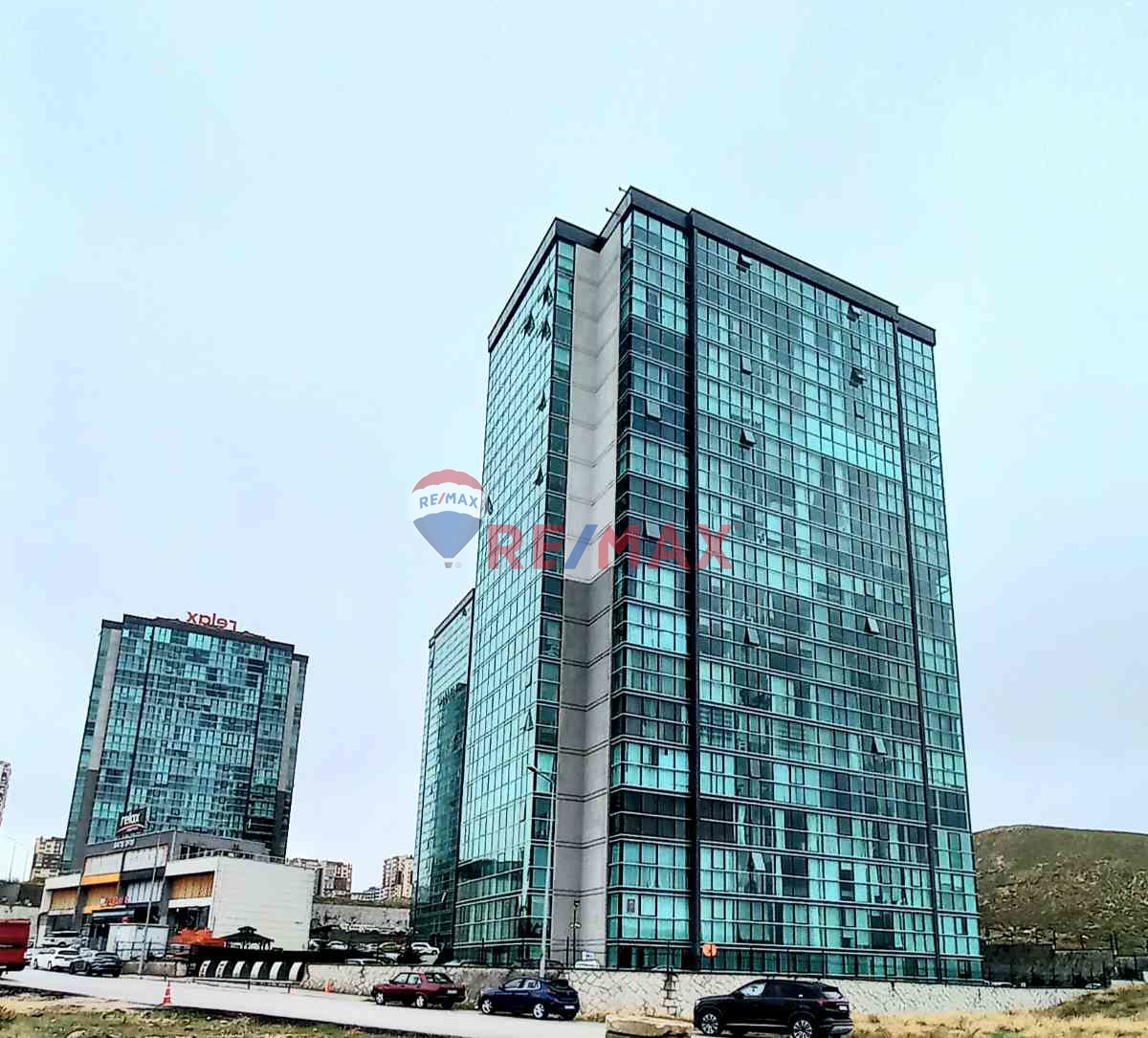 YAŞAMKENT'TE SİTEDE ÇİFT BANYOLU,BALKONLU 2+1