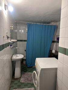 BORNOVA KÜÇÜKPARK’TA 3+1 KIRALIK DAIRE