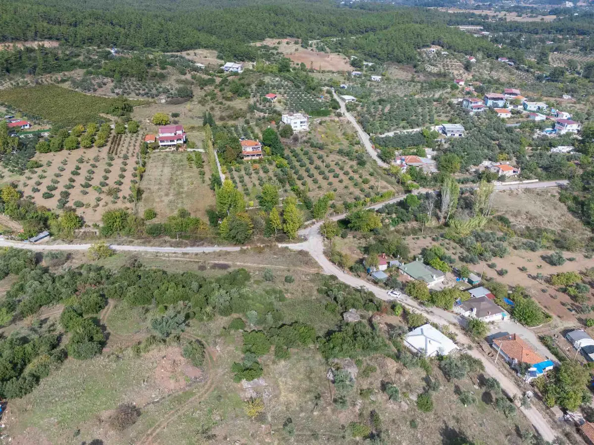 MENDERES YENIKÖY'DE ASFALT YOLA CEPHELI, TARIM VE TURIZM POTANSIYELLI SATILIK ARAZI 2