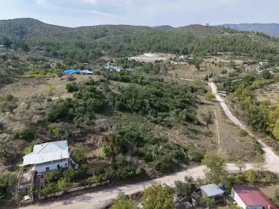 MENDERES YENIKÖY'DE ASFALT YOLA CEPHELI, TARIM VE TURIZM POTANSIYELLI SATILIK ARAZI