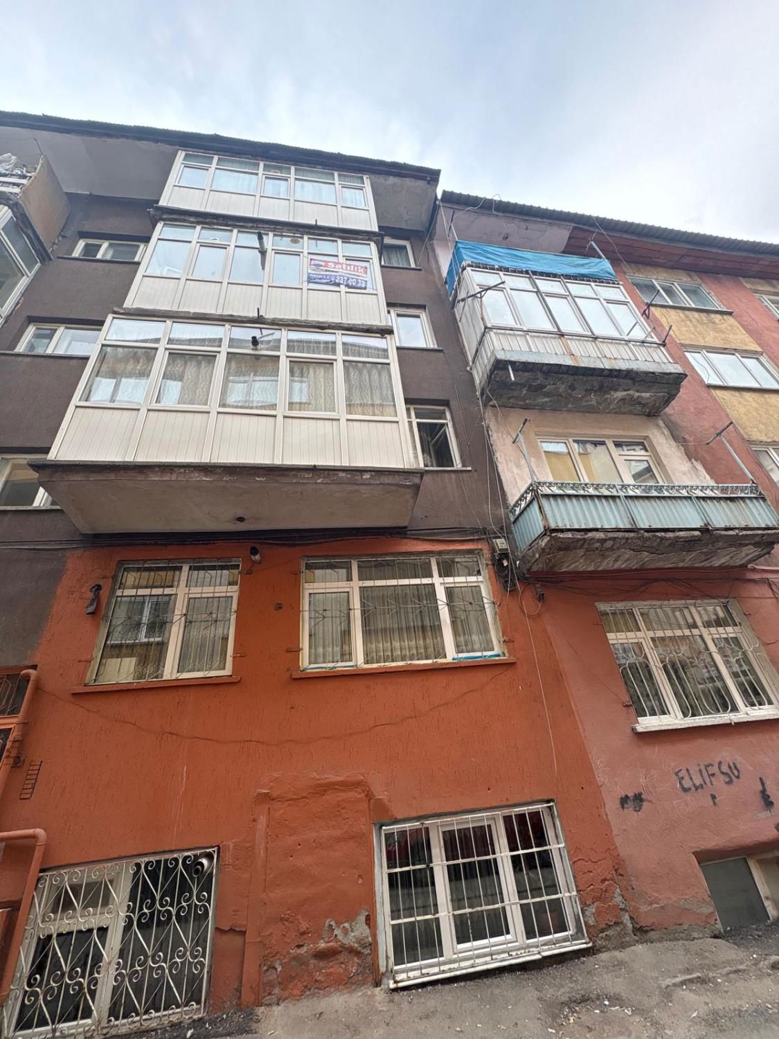 REMAX İLKE'DEN ÇAYKARA CADDESİ'NDE 2+1 SATILIK DAİRE