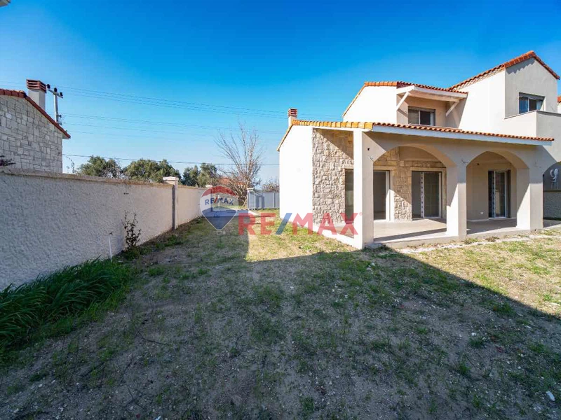 URLA KUŞÇULAR'DA SATILIK 3+1 VILLA 