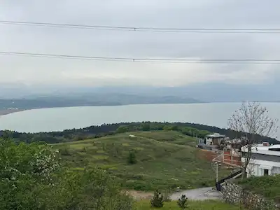 SERDİVAN'DA SAPANCA GÖLÜ MANZARALI VİLLA İMARLI PRESTİJLİ ARSA