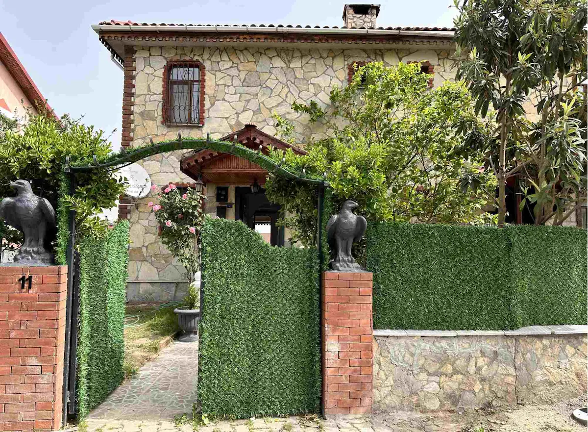 REMAX ADVANTAGE GÖLCÜK DONANMA MH. DENİZ MANZARALI SATILIK VİLLA