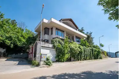 REMAX ADVANTAGE'DEN DAĞ YOLUNDA EŞŞİZ MANZARALI 6+3 VİLLA