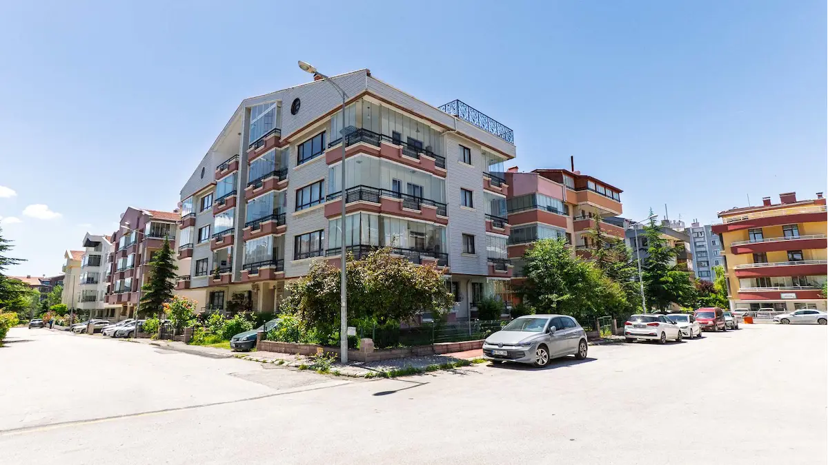 ÇANKAYA KIRIKKONAKLAR'DA BAKIMLI 4+1 DAIRE
