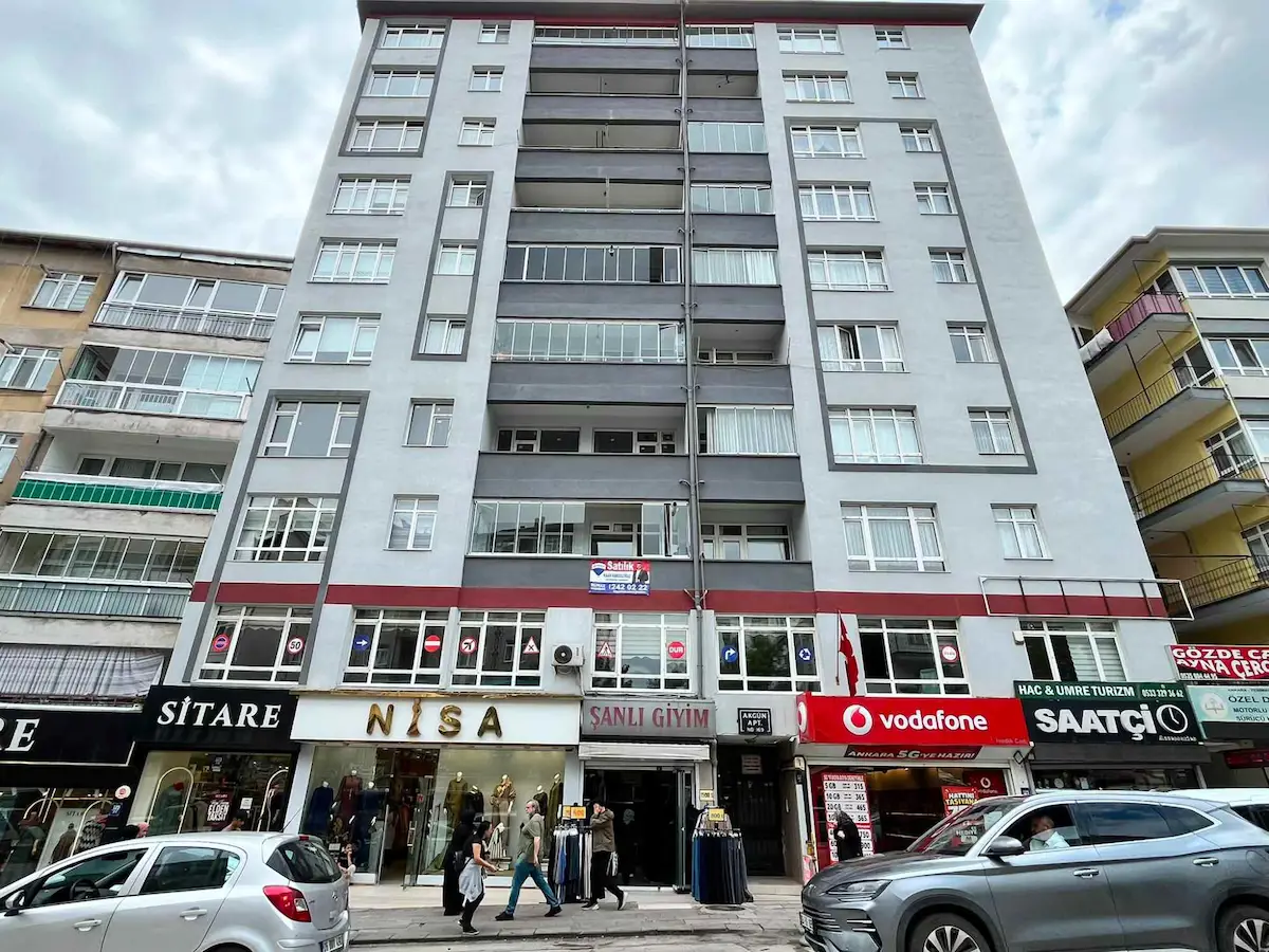 DEMETEVLER İVEDİK CD. ÜZERİNDE ASANSÖRLÜ KATTA SATILIK 3+1 DAİRE