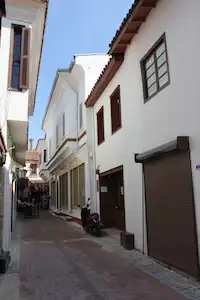 KUŞADASI KALEIÇI CAMIKEBIR MAHALLESI SATILIK 3 KATLI DÜKKAN