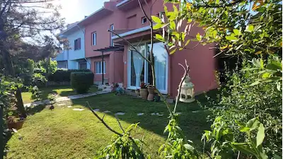 ARIKÖY VİLLALARI'NDA KAT MÜLKİYETLİ, GENİŞ BAHÇELİ ÖZEL YAŞAM ALANI