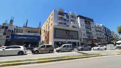 KUŞADASI MERKEZDE VERGI DAIRESI KARŞISI SATILIK 2 ODALI OFIS / BÜRO