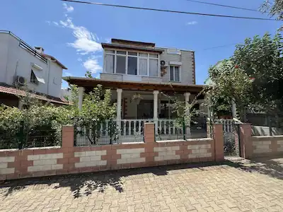 AYVALIK ÇAĞLAKENT SİTESİ'NDE ÖĞRENCİLER İÇİN KİRALIK MÜSTAKİL VİLLA