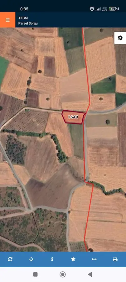 ÇANAKKALE BİGA SELVİ KÖYÜ'NDE SATILIK 2.025 M² TARLA
