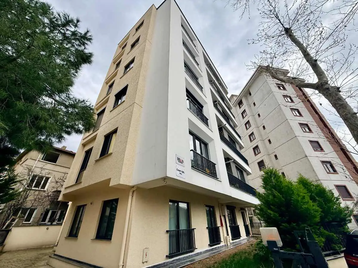 PENDİK MERKEZ DE BAHÇE KULLANIMLI BALKONLU SATILIK 2+1 DAİRE
