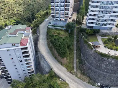KAT KARŞILIĞI VE KONUT PROJESINE UYGUN MANZARALI İMARLI ARSA