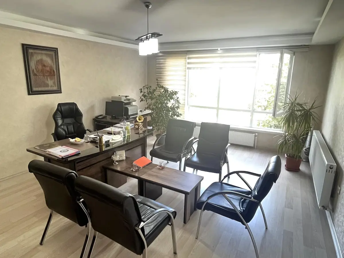 ÇANKAYA KIZILAY SÜMER-1’DE ASANSÖRLÜ, MASRAFSIZ 125 M² YAPILI OFİS / BÜRO