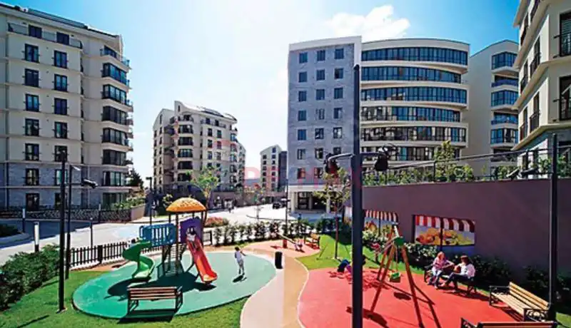 RİNGS İSTANBUL SİTESİNDE EN İYİ KONUMDA KİRALIK CUMBALI DAİRE