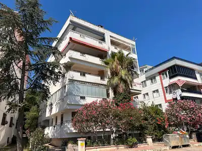 REMAX BEYAZ ARMUTLU BAYIR MAH’DE 2+1 EŞYALI SATILIK DAİRE