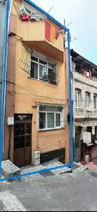 BEYOĞLU YENİŞEHİR’DE 200 M² BRÜT 3+2 | 3 BANYOLU | ÇİFT CEPHELİ (GÜNEY-KUZEY) SATILIK BİNA