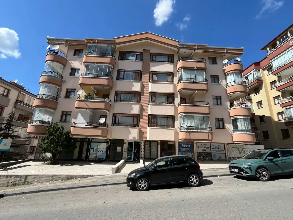 CEVİZLİDERE' DE  FULL YAPILI ORMAN MANZARALI  GENİŞ 3+1 SATILIK DAİRE