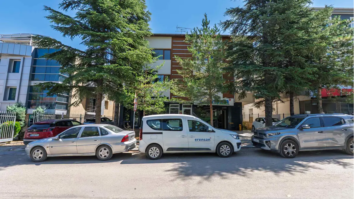 DİKMEN AŞAĞI ÖVEÇLERDE CADDE ÜZERİNDE 4+1 DUBLEKS
