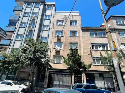 ŞIŞLI'DE HASTANE VE METROBÜSE YÜRÜME MESAFESINDE KIRALIK 2+1