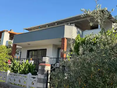REMAX SMYRNA'DAN ŞİRİNKENT'DE SİTE İÇERİSİNDE TAM MÜSTAKİL VİLLA