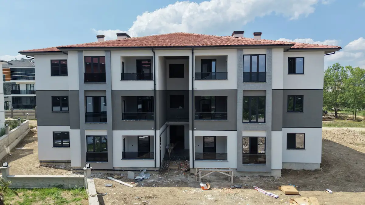 ARİFİYE NEVİYEDE FEN LİSESİ KARŞISI BALKONLU 94 M2 2+1 ARAKAT SIFIR DAİRE