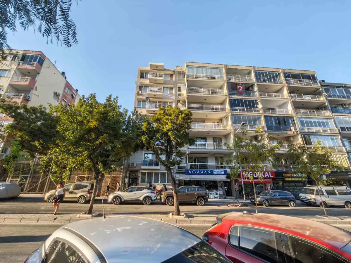 DENİZE YAKIN ZÜBEYDE HANIM PARKI CADDESİ ÜSTÜNDE GENİŞ DAİRE