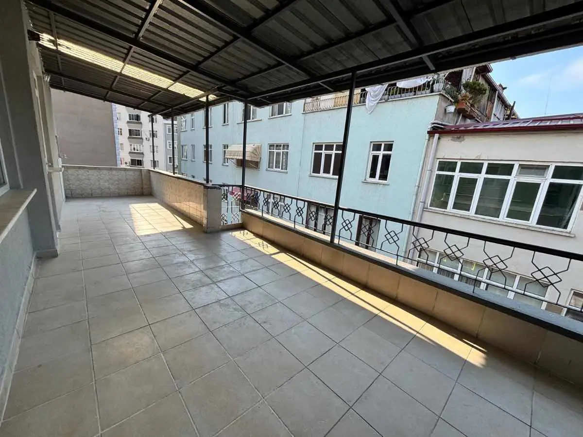 SAMSUN SATILIK DAİRE ÇİFTLİK CAD.5 DK.SIFIR DEKORASYONLU TERASLI KEYİFLİ DAİRE 
