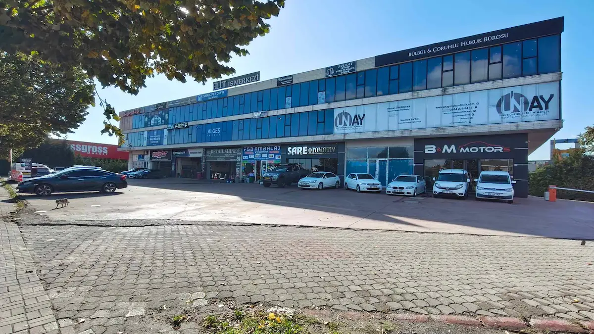 REMAX MAVİDEN ELİT İŞ MERKEZİNDE MAKUL TAKASA UYGUN BOŞ 1+0 OFİS