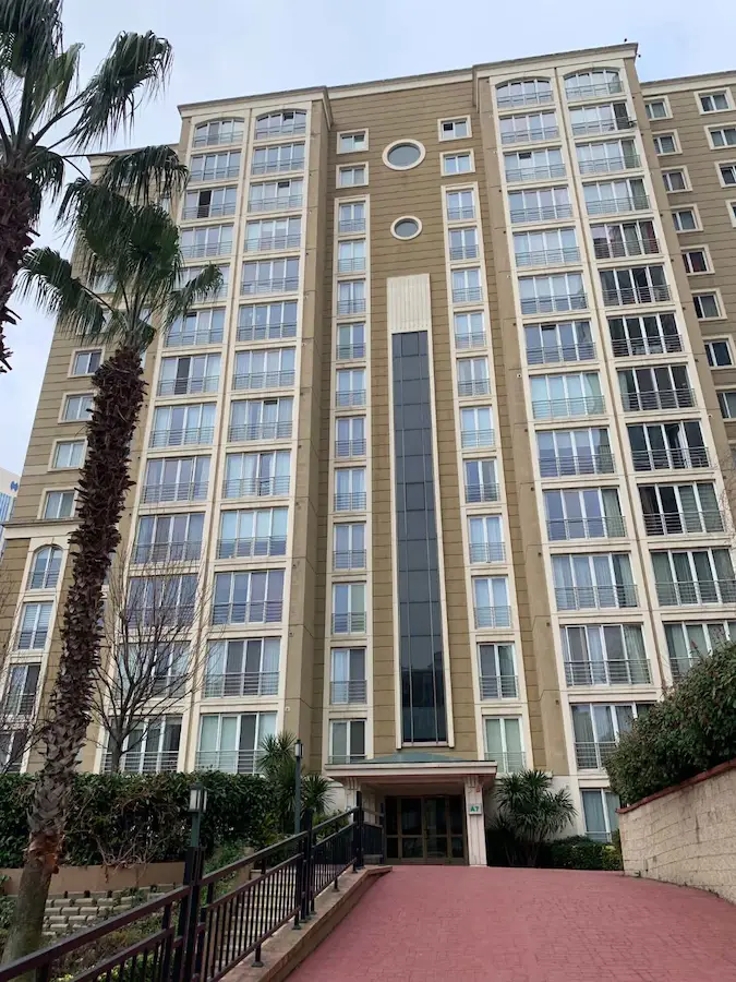 UPHİLL COURT A ADA FERAH- FULL EŞYALI 1+1 KİRALIK DAİRE