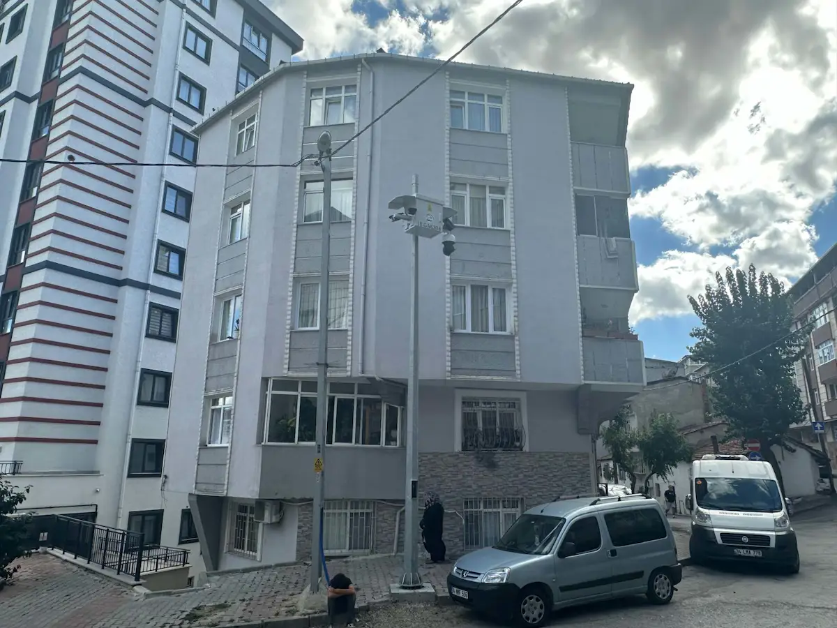 GAZİOSMANPAŞA YILDIZTABYADA MERKEZİ KONUMDA 90 M² 2+1 ARA KAT D