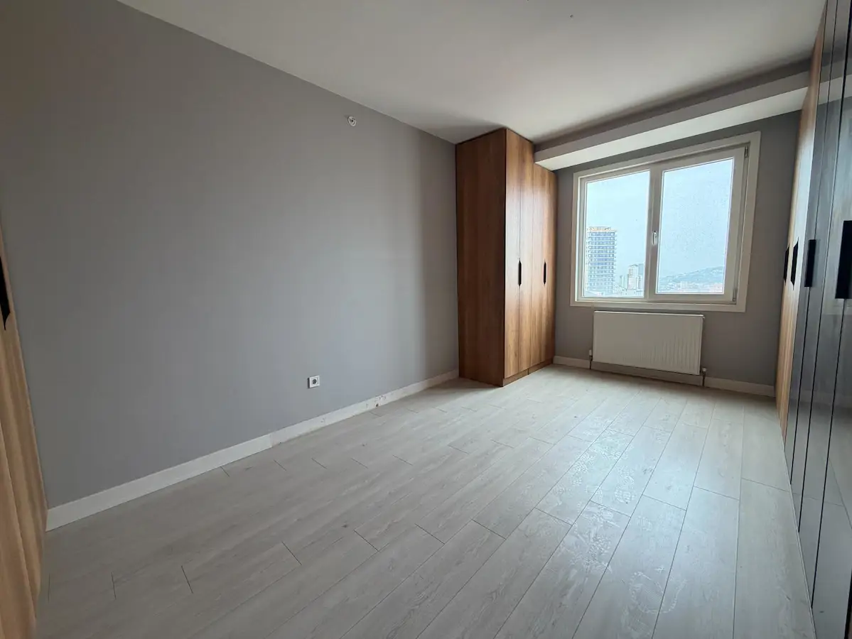 KARTALLİFE ATALAR'DA DENİZ MANZARALI,ARA KATTA 3+1 KİRALIK DAİRE