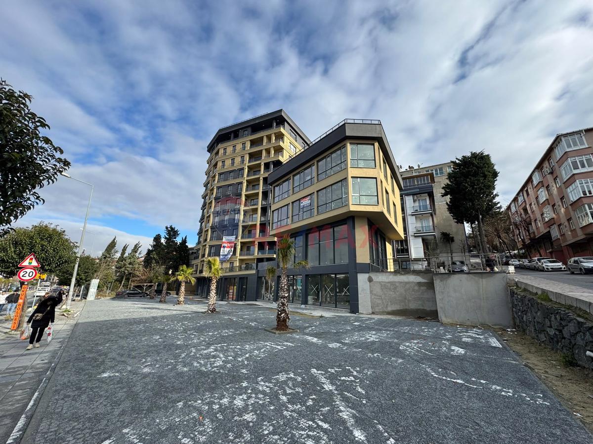 YENI PROJEDE AÇIK OFIS ŞEKLINDE DEPOLU MARMARAYIN YANI  İŞ YERI