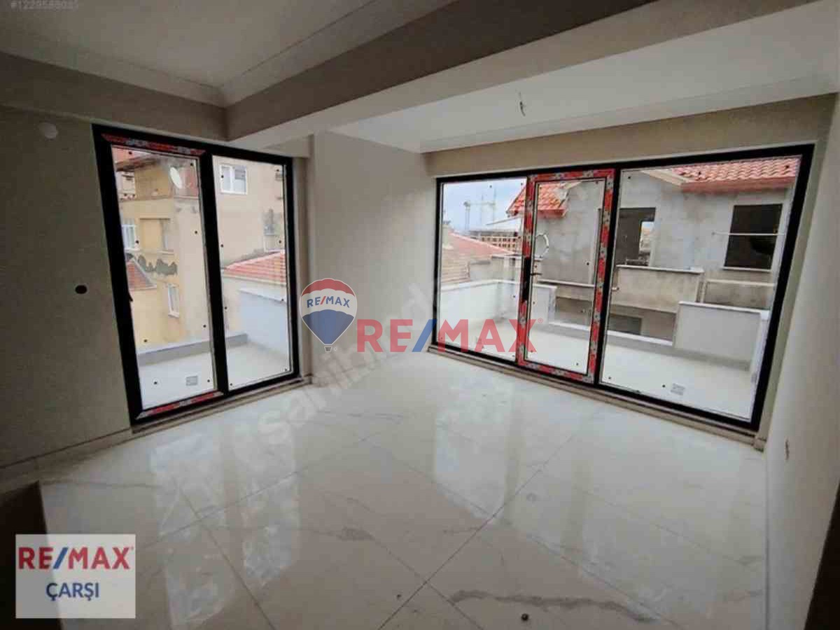 ÇARŞININ TAM ORTASINDA, W.C. VE MUTFAKLI DUBLEKS VE DÜZ OFİSLER