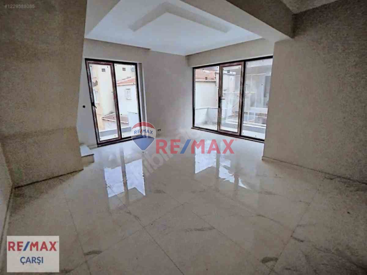 ÇARŞININ TAM ORTASINDA, W.C. VE MUTFAKLI DUBLEKS VE DÜZ OFİSLER