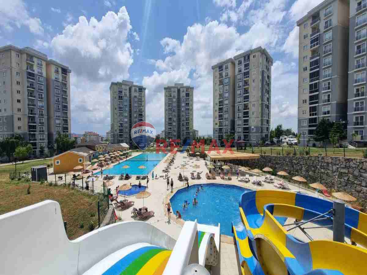 CUMHURİYET SİTESİNDE HAVUZ MANZARALI DAİRE 3+1 EBEVYN BANYOLU