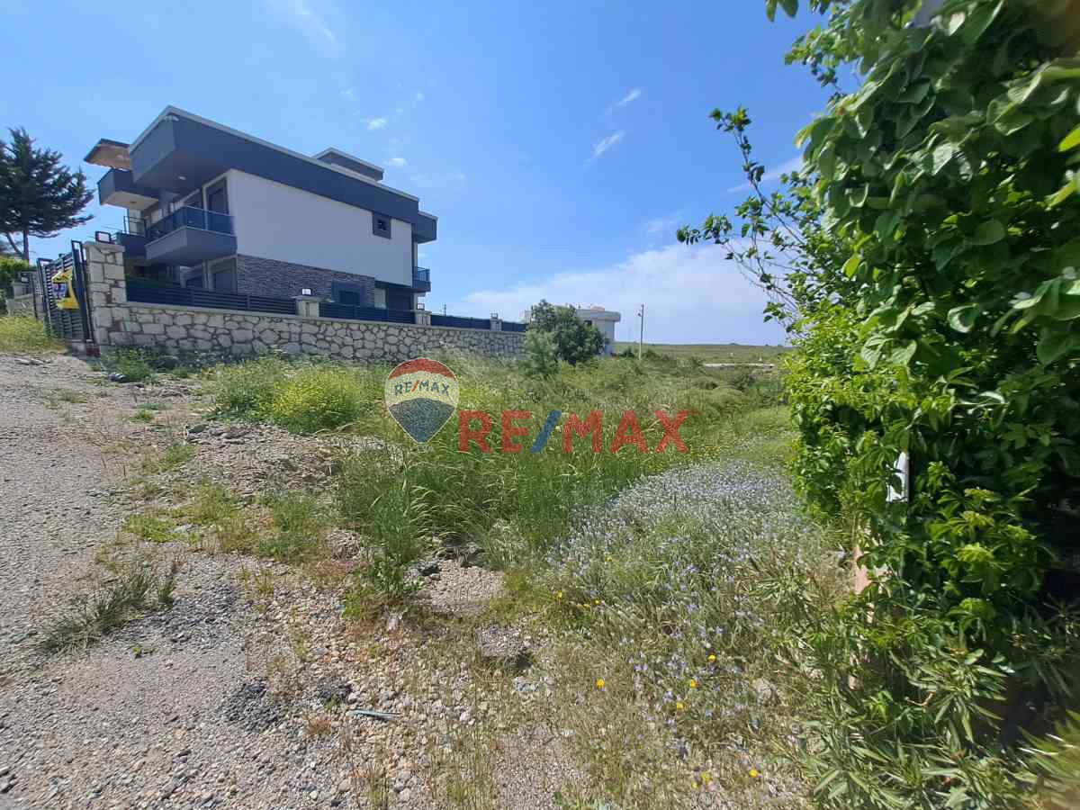 SEFERİHİSAR AKARCA DA DENİZE 800M MESAFEDE SATILIK İMARLI ARSA