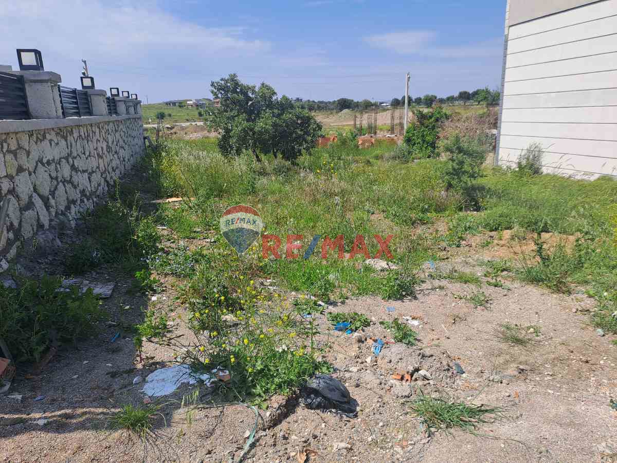 SEFERİHİSAR AKARCA DA DENİZE 800M MESAFEDE SATILIK İMARLI ARSA
