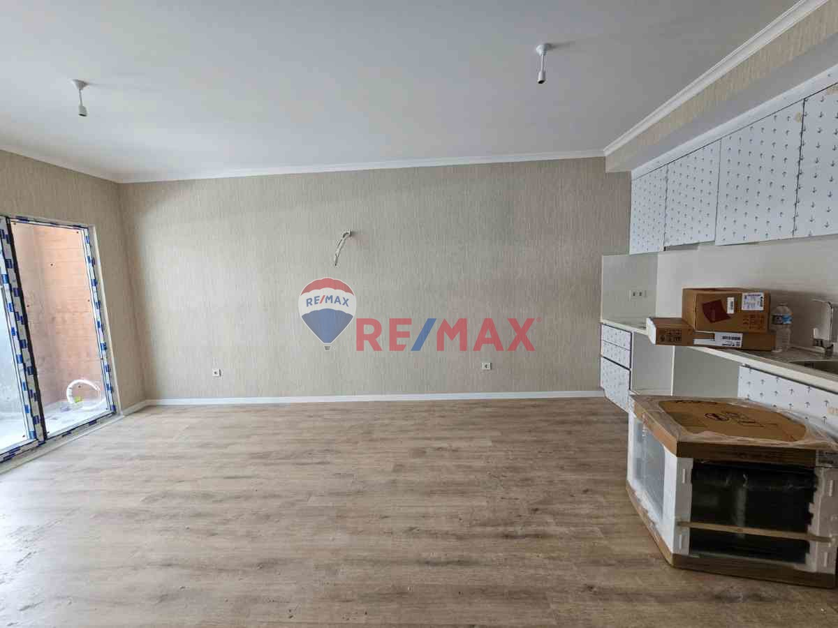 YALOVA MERKEZ MEYDAN SUİTES'DE SATILIK 1+1 DAİRE