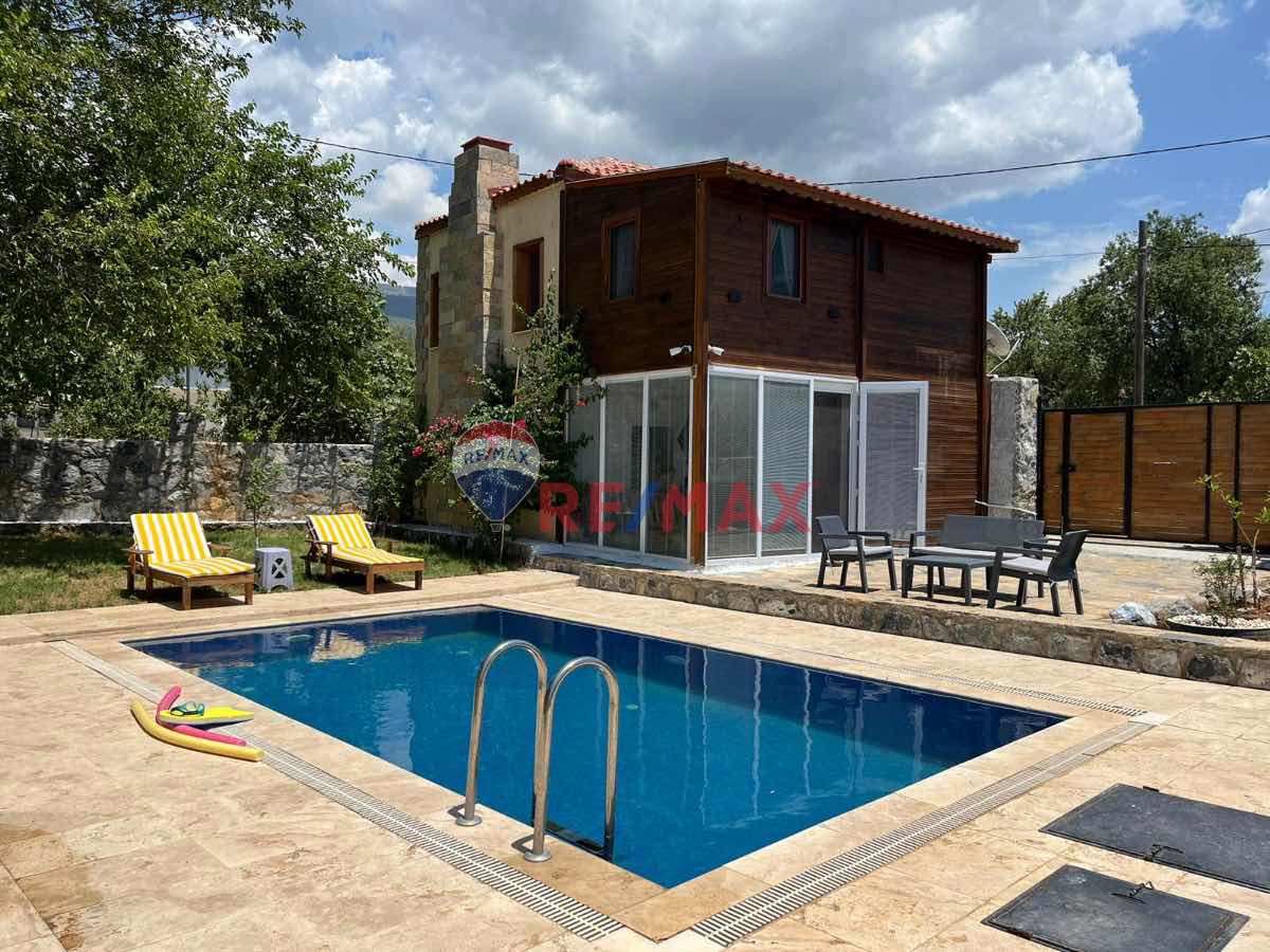 GÜRÇAMLARDA DOĞA IÇINDE SATILIK HAVUZLU MÜSTAKIL EV