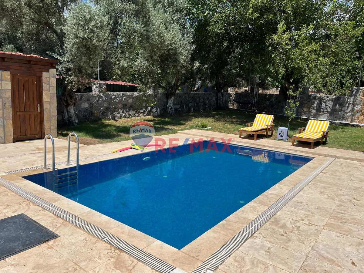 GÜRÇAMLARDA DOĞA IÇINDE SATILIK HAVUZLU MÜSTAKIL EV