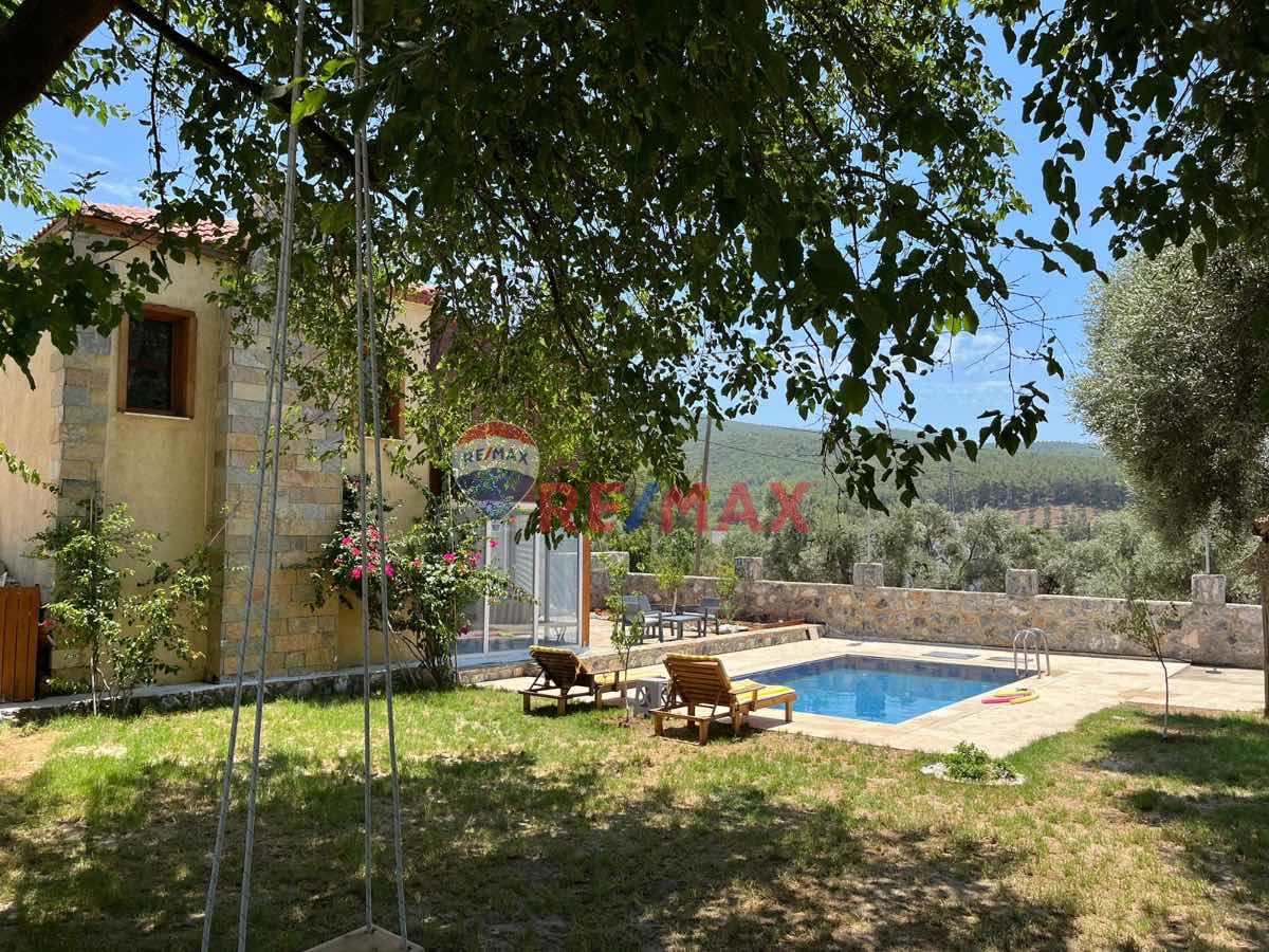 GÜRÇAMLARDA DOĞA IÇINDE SATILIK HAVUZLU MÜSTAKIL EV