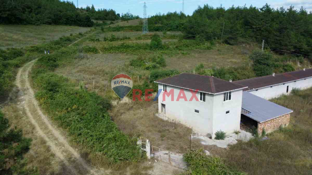 TURİZM BELDESINDE 7.218 M2 ARAZI VE ÇIFTLIK BINASI