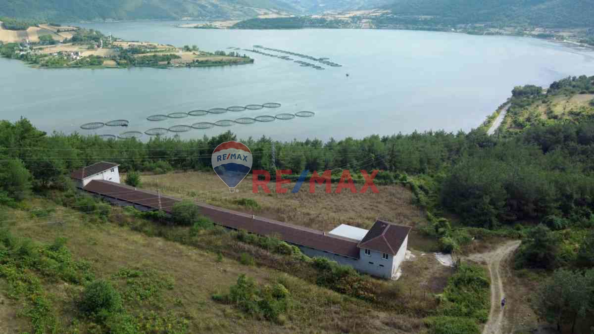 TURİZM BELDESINDE 7.218 M2 ARAZI VE ÇIFTLIK BINASI