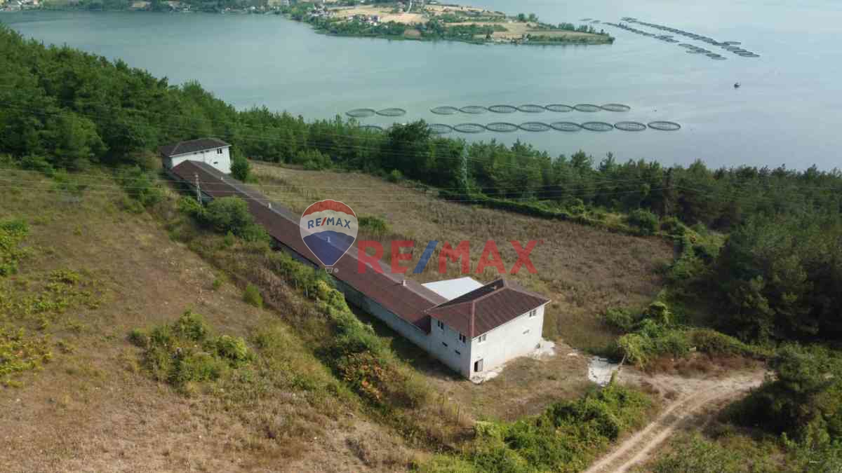 TURİZM BELDESINDE 7.218 M2 ARAZI VE ÇIFTLIK BINASI